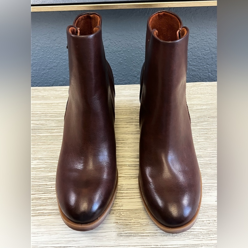 NWOT!!!! Korks Dark Brown Ankle Boots - Picture 2 of 10